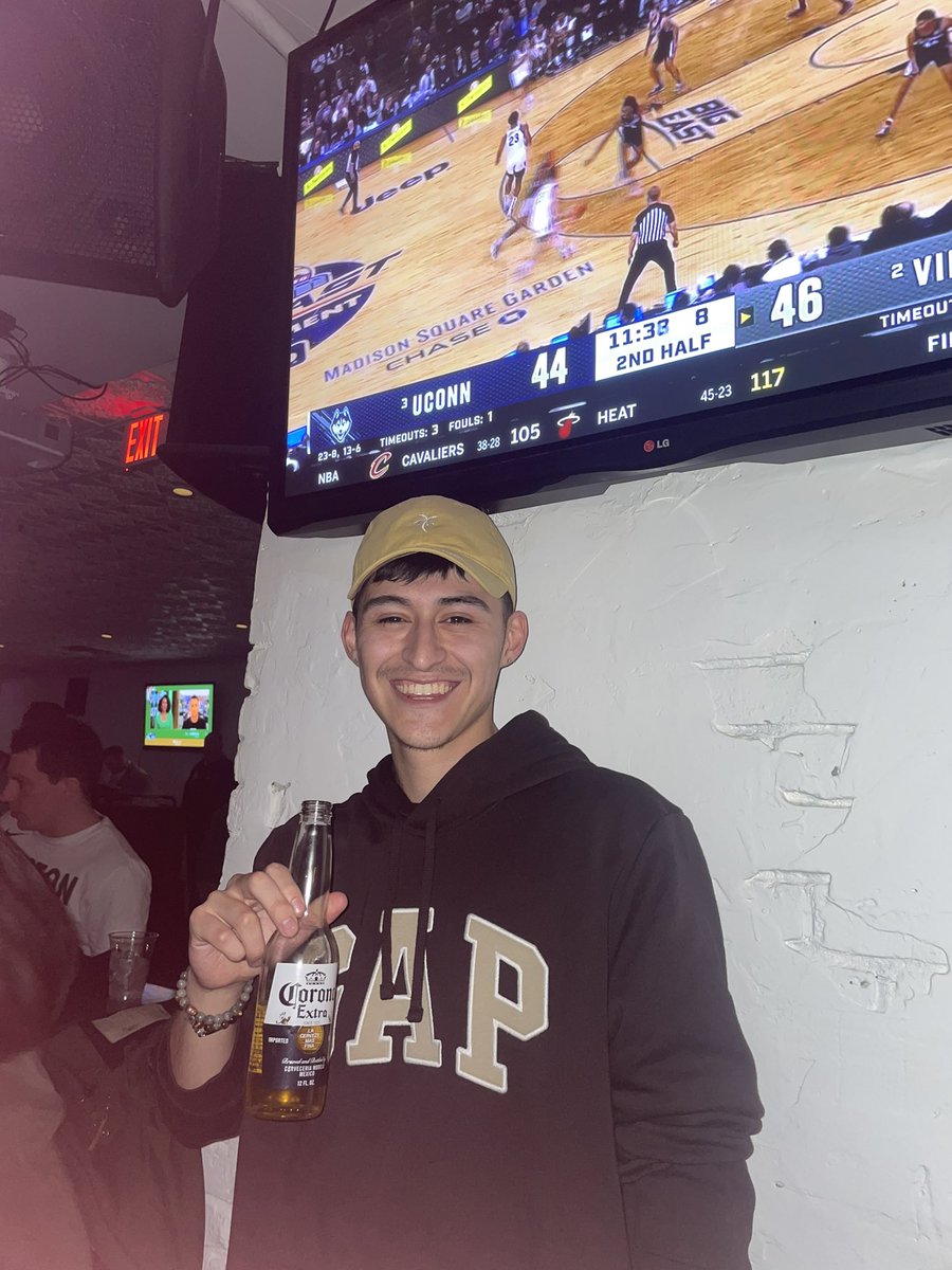 BabyacuAcuna's tweet image. Web 2 me vs web 3 me. Wassup @CosmicCats_  wen moon?? #GETCOSMIC #WEOON #NFT