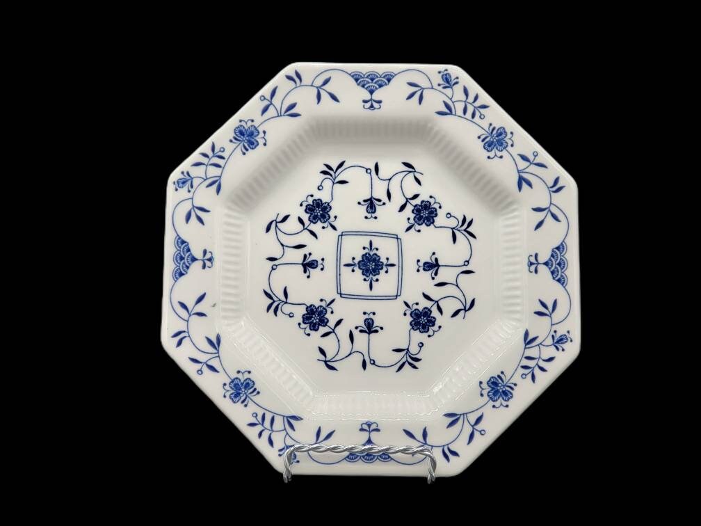 GreenKeyVintage's tweet photo. Excited to share the latest addition to my #etsy shop: Country Kitchen, Decorative Plate, Blue and White, Kitchen Decor, 8 inch Salad Plate https://t.co/iuxsTnHWwY #white #housewarming #blue #ceramic #mothersday #countrykitchen #farmhousekitchen #decorativeplate #bluea https://t.co/JxIxX2wZLv