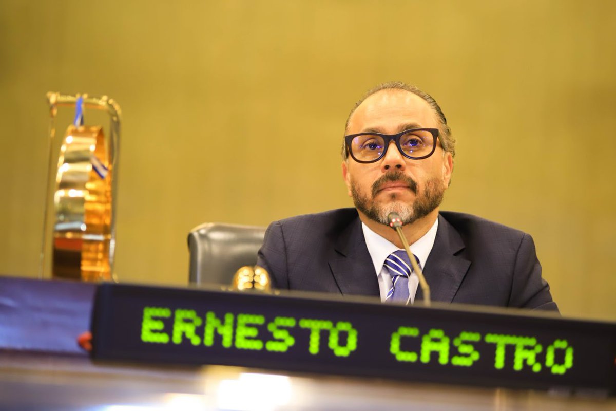 cm5351865's tweet photo. #ÚltimaHora
El presidente de la @AsambleaSV,  @ECastroES, convocó a los diputados para el próximo domingo 13 de marzo, a las 9:30 a.m., a una sesión plenaria extraordinaria. La convocatoria se da tras los anuncios del presidente @nayibbukele. https://t.co/of8v4KyPUY