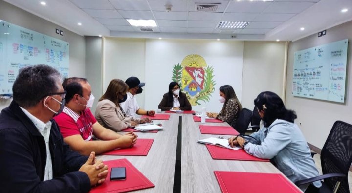 GobiernoAragua_'s tweet photo. (EN FOTOS) Gob @Soykarinacarpio se reunió con la Ministra del Poder Popular para el Servicio Penitenciario @mirelct, con el fin de coordinar acciones para la atención jurídica e integral de la población privada de libertad en estado Aragua, en garantía de los Derechos Humanos. https://t.co/u3CcwDVPHZ