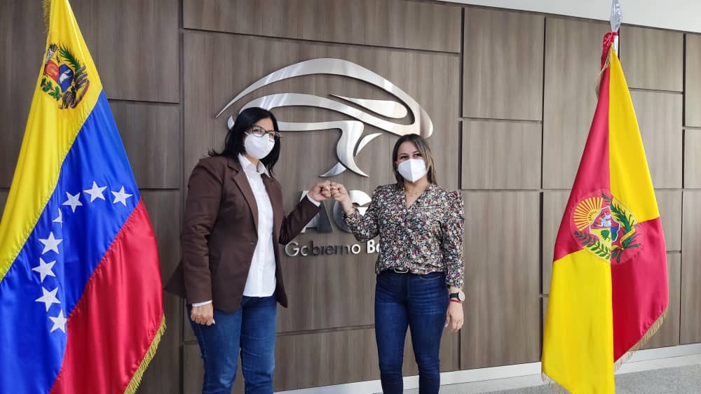 GobiernoAragua_'s tweet photo. (EN FOTOS) Gob @Soykarinacarpio se reunió con la Ministra del Poder Popular para el Servicio Penitenciario @mirelct, con el fin de coordinar acciones para la atención jurídica e integral de la población privada de libertad en estado Aragua, en garantía de los Derechos Humanos. https://t.co/u3CcwDVPHZ