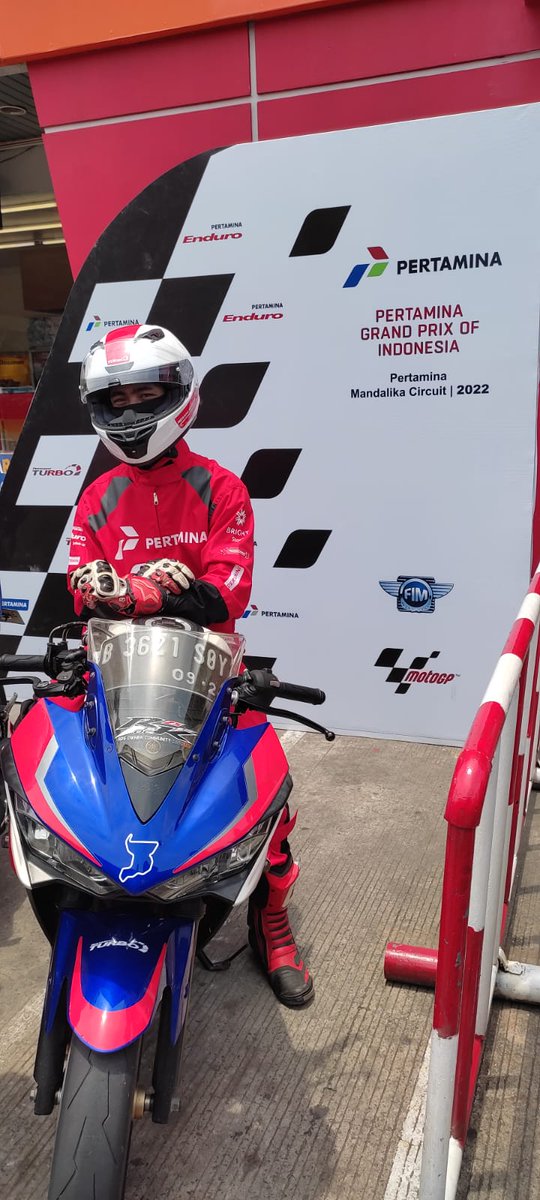 nurmaaa183's tweet photo. Mandalika circuit ada di Jakarta. Foto2 sama rider bisa menangin hadiah 😁 semoga beruntung #KejarSelfieMotoGP #PertaminaMotoGP
@pertamaxseries https://t.co/w4AFpFNzQE
