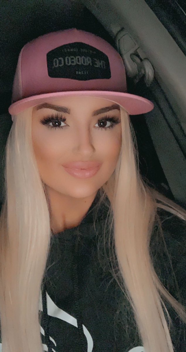 Thanks baby for my new hat from <a href="/kr_rodeo/">KR</a> 🖤