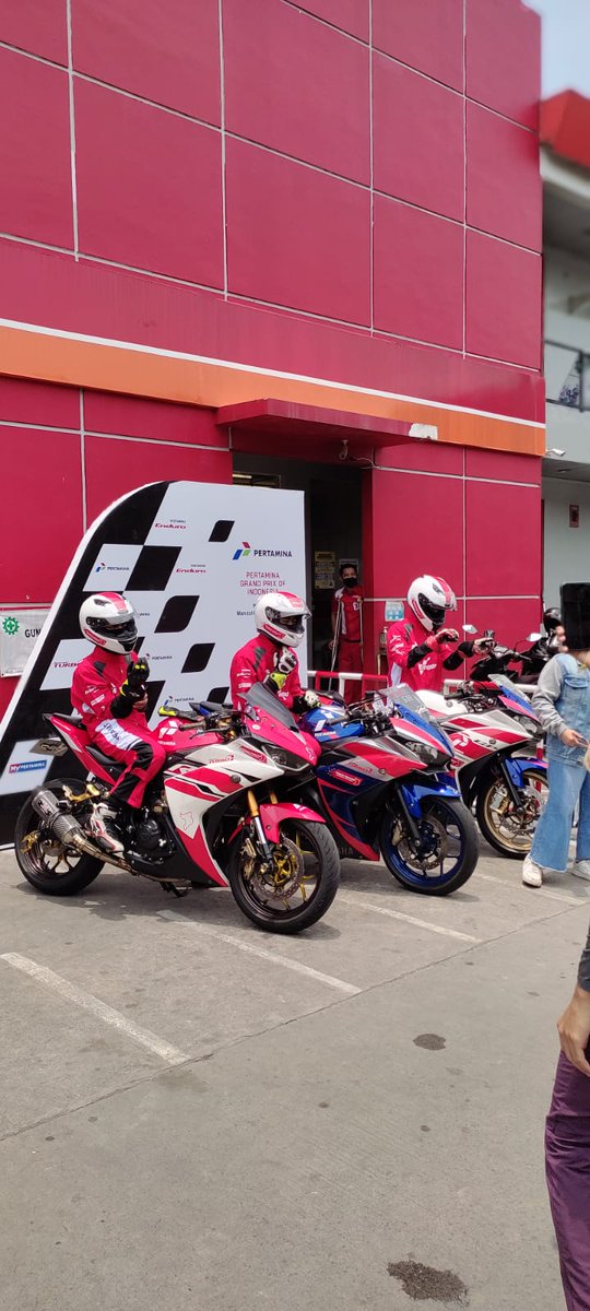 MaleaRisa's tweet photo. Jadi penawar ga bisa ke Mandalika liat ini sudah Hype MotoGP Mandalika di Jakarta 
@pertamaxseries
#KejarSelfieMotoGP #PertaminaMotoGP https://t.co/gVARHFFGNh