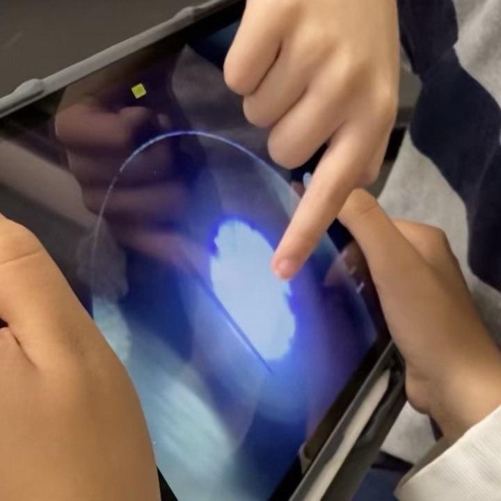 macias_science's tweet photo. Microscope 🔬 lab looking at Stomata on Spinach leaves among other things. Exhausted and satisfied that a student mentioned that he has seen cool YouTube videos but nothing compares to focusing in on a slides & seeing things on a microscope 🔬… #elmtritons https://t.co/etZAyljRqH