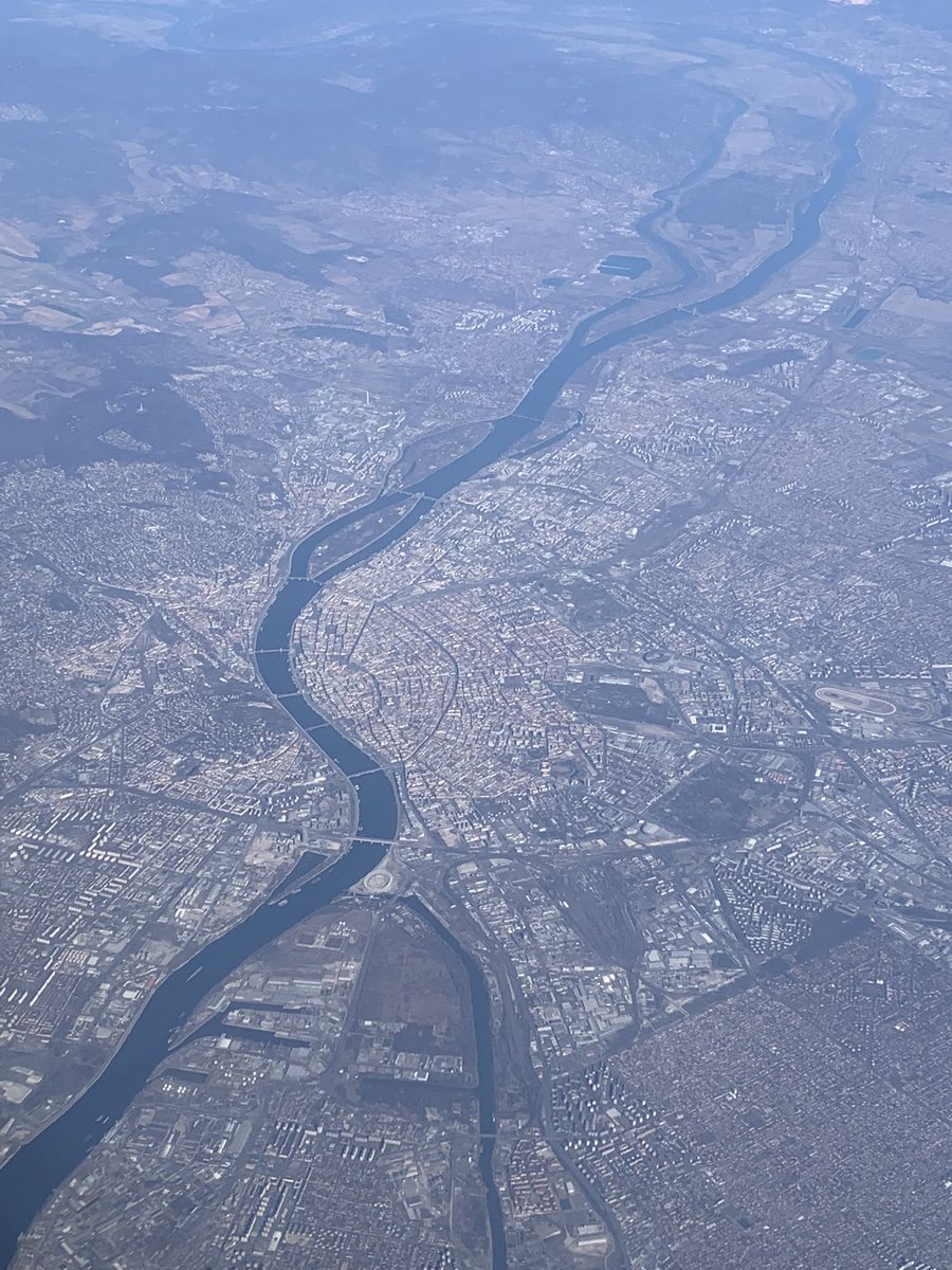 TimmyKernow's tweet photo. Just topping #Budapest on our final flight of this trip.
Itโs was wonderful to be back in the US earlier this week & even better to have retain my Gold for another year. #TierPoints #Holiday #Gold #OneWorld #AVGeek ๐ซ๐ค https://t.co/8C8SmXFxQB