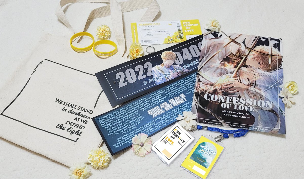 Girak_BD_cafe's tweet photo. 🌻Ju Girak concert set ~ in my bag~🌻
 2' Season Title [ confession of love (사랑의 고백)] 

💛굿즈 일부 실물을 공개합니다.
- 출입증은 맞춤제작 이기 때문에 합성으로 샘플을 대체합니다.
- 스티커, 손거울, 스프링 수첩은 내일(13일)에 일러스트를 공개합니다. https://t.co/T0YLFydS1Y