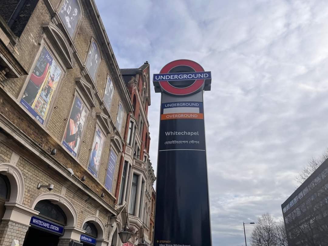 nitinbhowmick's tweet photo. One underground station name is written in  english as well as in #bangla  in #uk
  to honours
Good work and great achievement by indian #Bengali community / bangladeshi community https://t.co/1JOa9IWXWW
