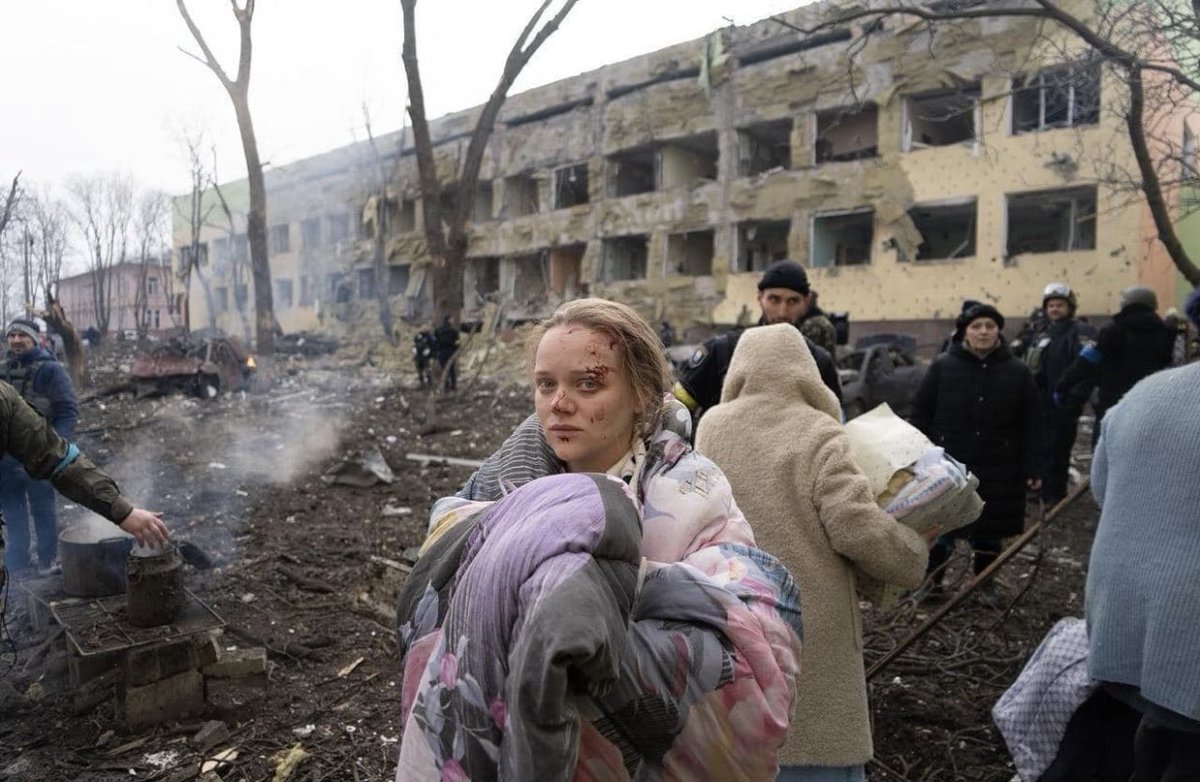 rulajebreal's tweet photo. Putin non è mai cambiato. È sempre stato un dittatore sanguinario.
La destra che ha scelto di osannarlo quando bombardava la Syria, ora cerca invano di giustificarsi. Siete e rimarrete collaborazionisti di un criminale di guerra e la storia vi condannerà per ogni vostra scelta. https://t.co/8KhEkVzvdK