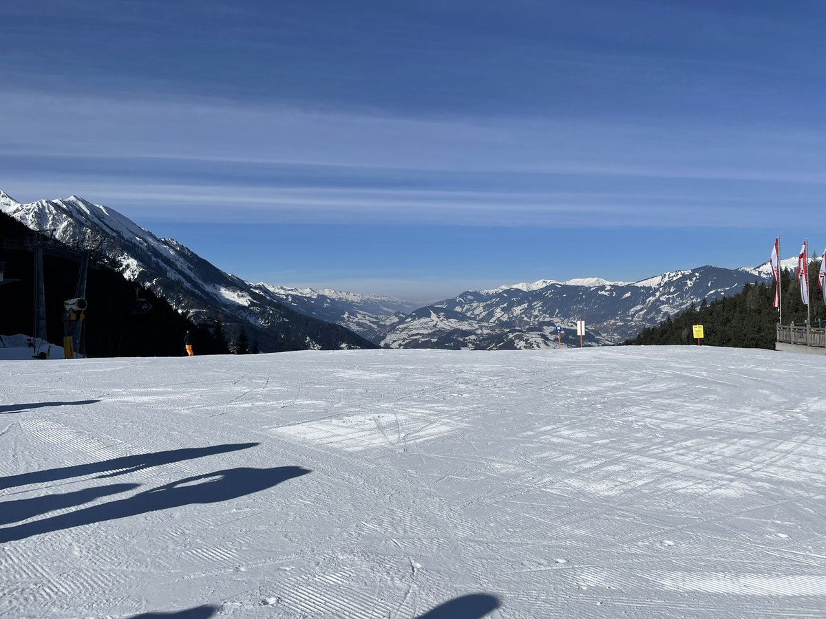 MrCartwrightCHS's tweet photo. It’s a tough job but someone’s got to do it!!!
#recce #weekendski #skitrip2023 https://t.co/iDf0toKNzm