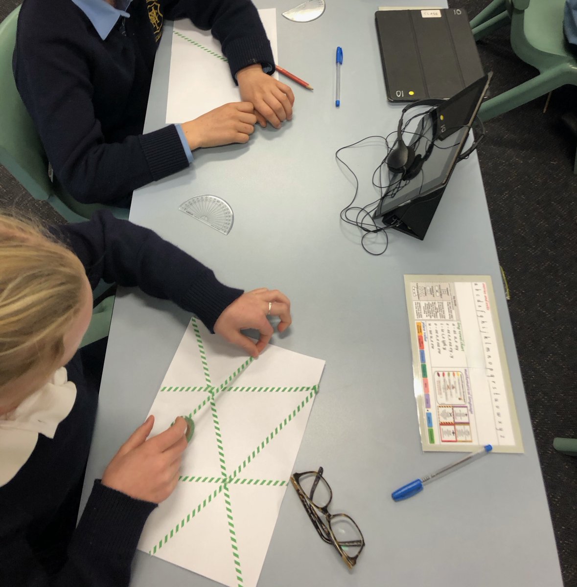 charmiller___'s tweet photo. Teaching a lesson on angles? Try washi tape! Washi tape is very versatile and can be used on a range of surfaces without causing damage. The more lines of tape placed down, the more angles your students with find. ✏️ #ACUedu_p https://t.co/mQ16voHcbq
