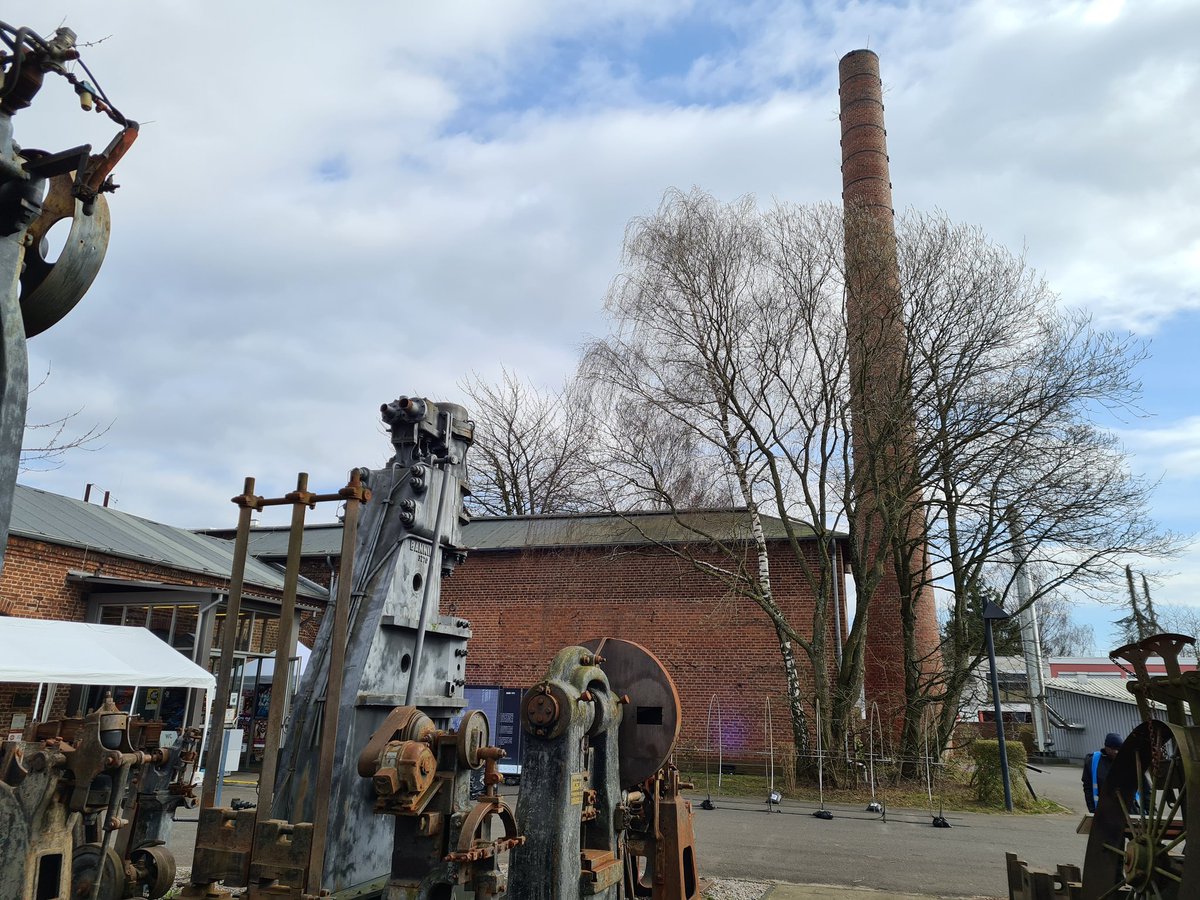 Nominiel's tweet photo. Um 11 Uhr geht's los #Futur21 (#Play21).
Sehr coole Location hier in Solingen an der Gesenkschmiede @CologneGameLab https://t.co/7qUiY75FBC