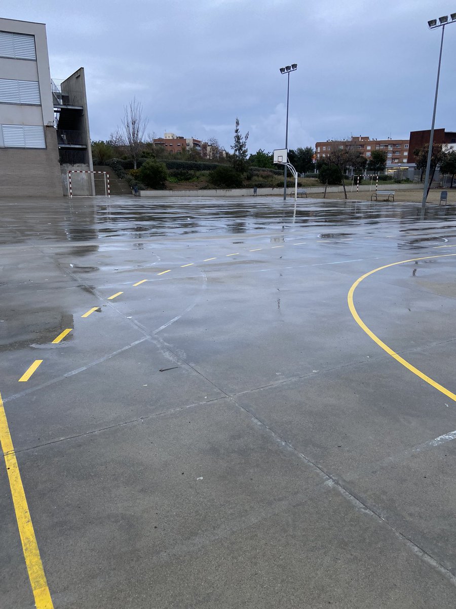 𝗗𝗜𝗘𝗦 𝗗𝗘 𝗣𝗟𝗨𝗝𝗔 🌧️

Un altre cop el mal temps no ens permetrà entrenar. Pluja, pista mullada. 5 equips perjudicats. 
Demà partits. 

La nostra Il·lusió ens ajudarà a superar els obstacles. 

Seguim i seguirem. Aquí o allà.