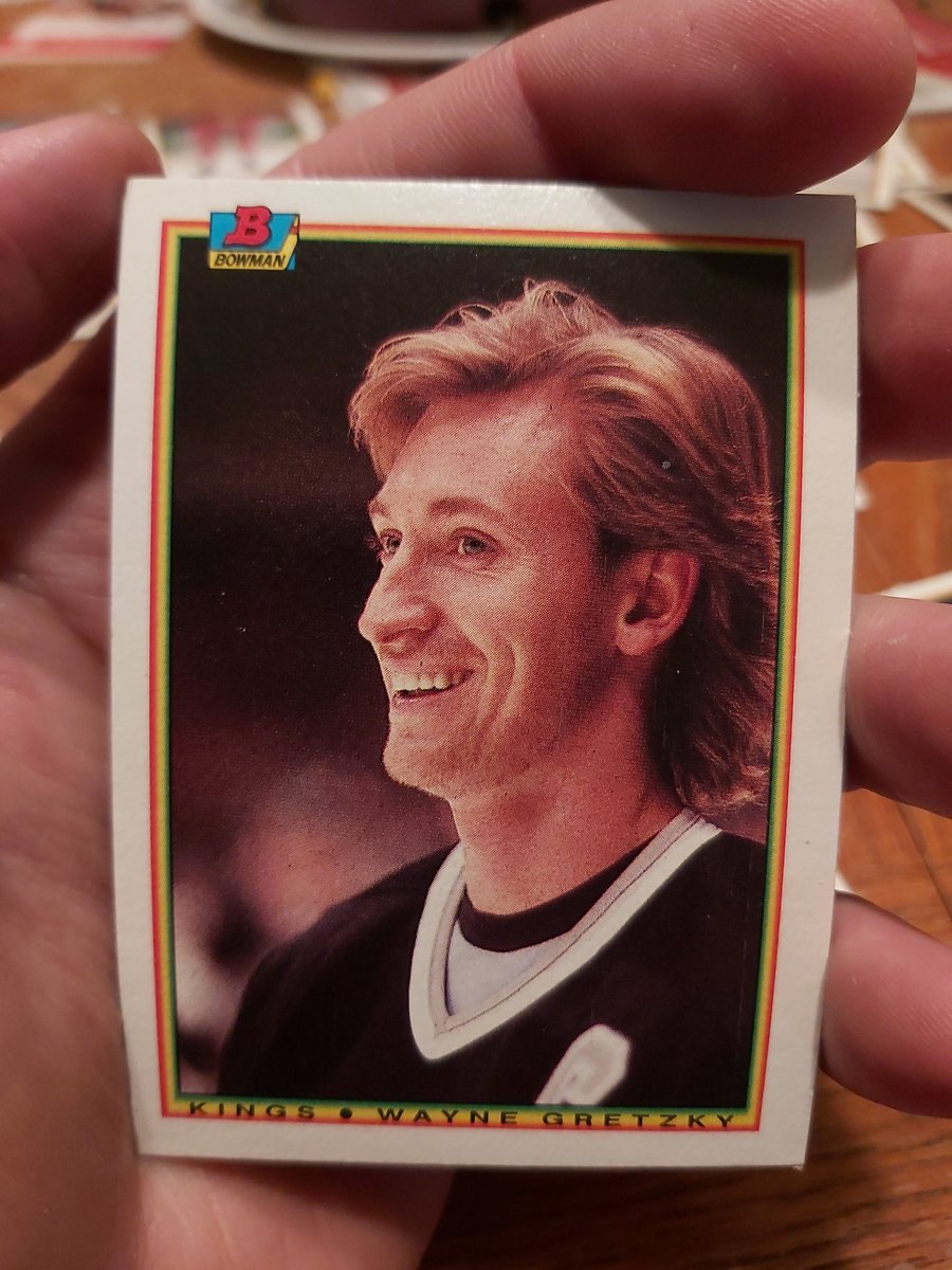 NerdinPunk's tweet photo. I've said it before and I will say it again, I love #basecards ! @WayneGretzky @Topps #legendsneverdie #NHL #bowman #thehobby #TradingCards #crackpack https://t.co/mlIEMpJ3Z0