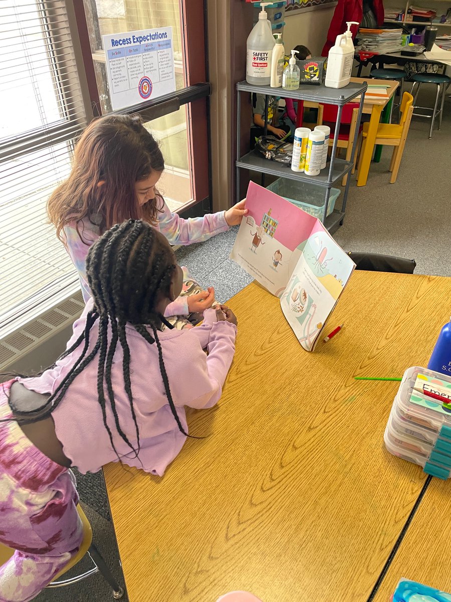 MrsJ_3rdGrade's tweet photo. The best kind of buddies are Kindergarten Buddies! 💗 @Kindergarten321 https://t.co/53WcjwZtja