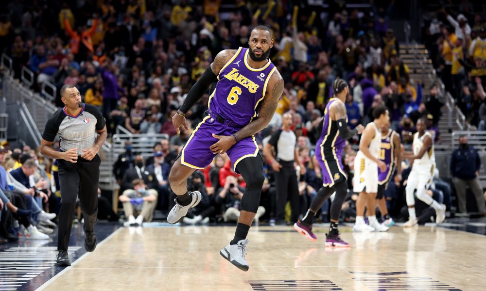 JoeT_831's tweet photo. @KingJames YOU ARE THE GREATEST TO EVER TOUCH A DAMN BASKETBALL 🙌🏼🐐 https://t.co/3RqF9UIzzU