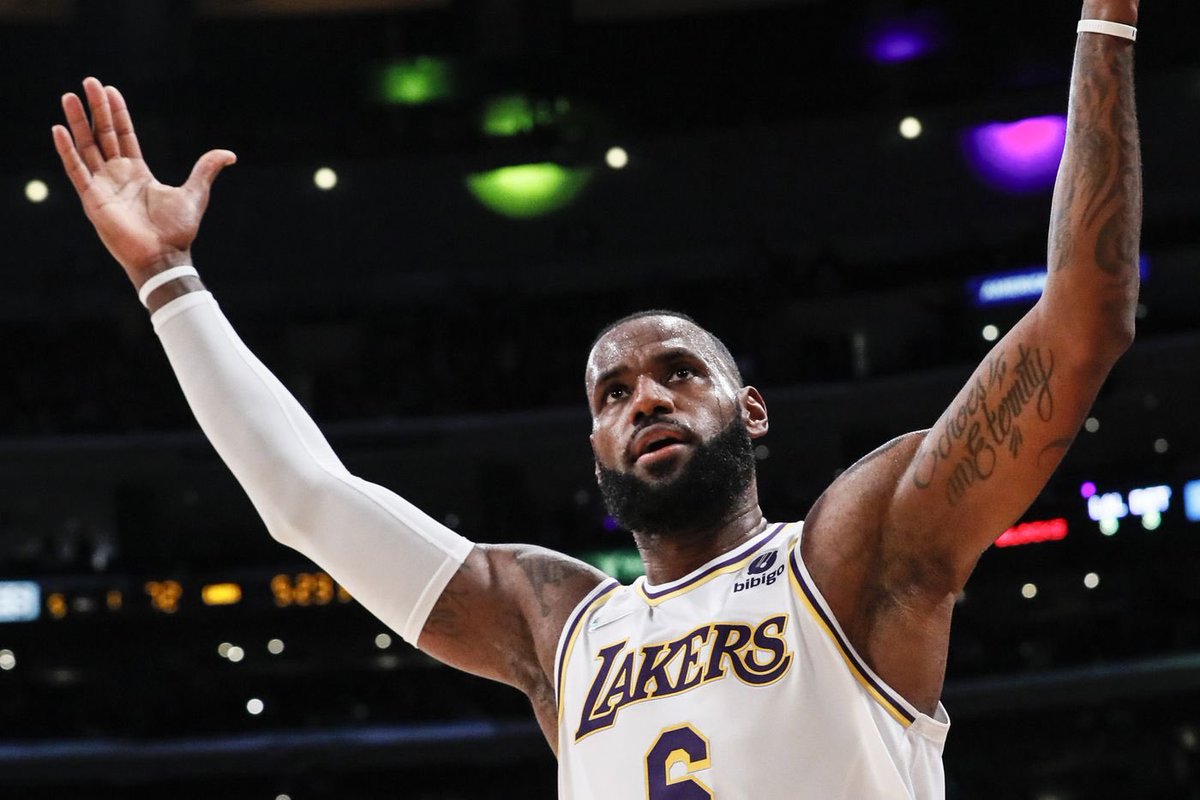 LegionHoops's tweet photo. Two 50-point games in a week for LeBron James at 37-years-old.

Appreciate greatness. https://t.co/8wJPd31ubb