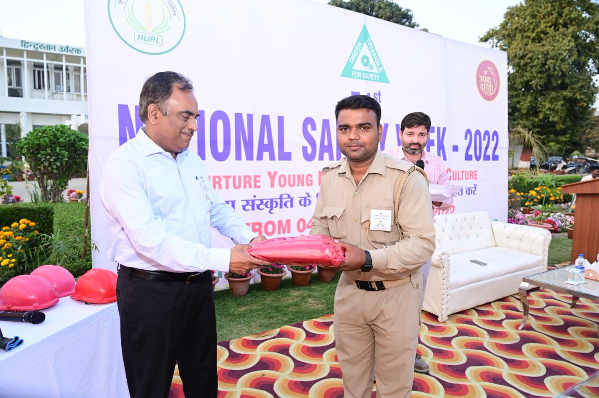 FireIndus's tweet photo. In celebration of National Safety week-2022,our deputed Fire professionals Mr.Arvind Yadav,Mr.Ramesh Kumar,Mr.Narad Sahani, Mr.Gyanendra Yadav &amp; Mr.Devajeet Yadav were acknowledged by Hindustan Urvarak &amp; Rasayan Ltd.
#safetyweek #FireSafetyProfessional #IndusGroup #recognition https://t.co/zKI2M78A0V