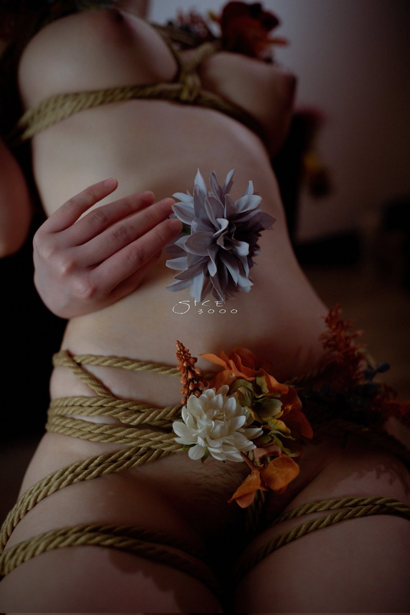 如花在野 温柔热烈
摄影：@SICE3000
投稿：@IES_anh @Fengsiyuan                @Death_of_rose  
#摄影 #人体 #捆绑 #情绪 #绳艺 https://t.co/whaWVxSDcb