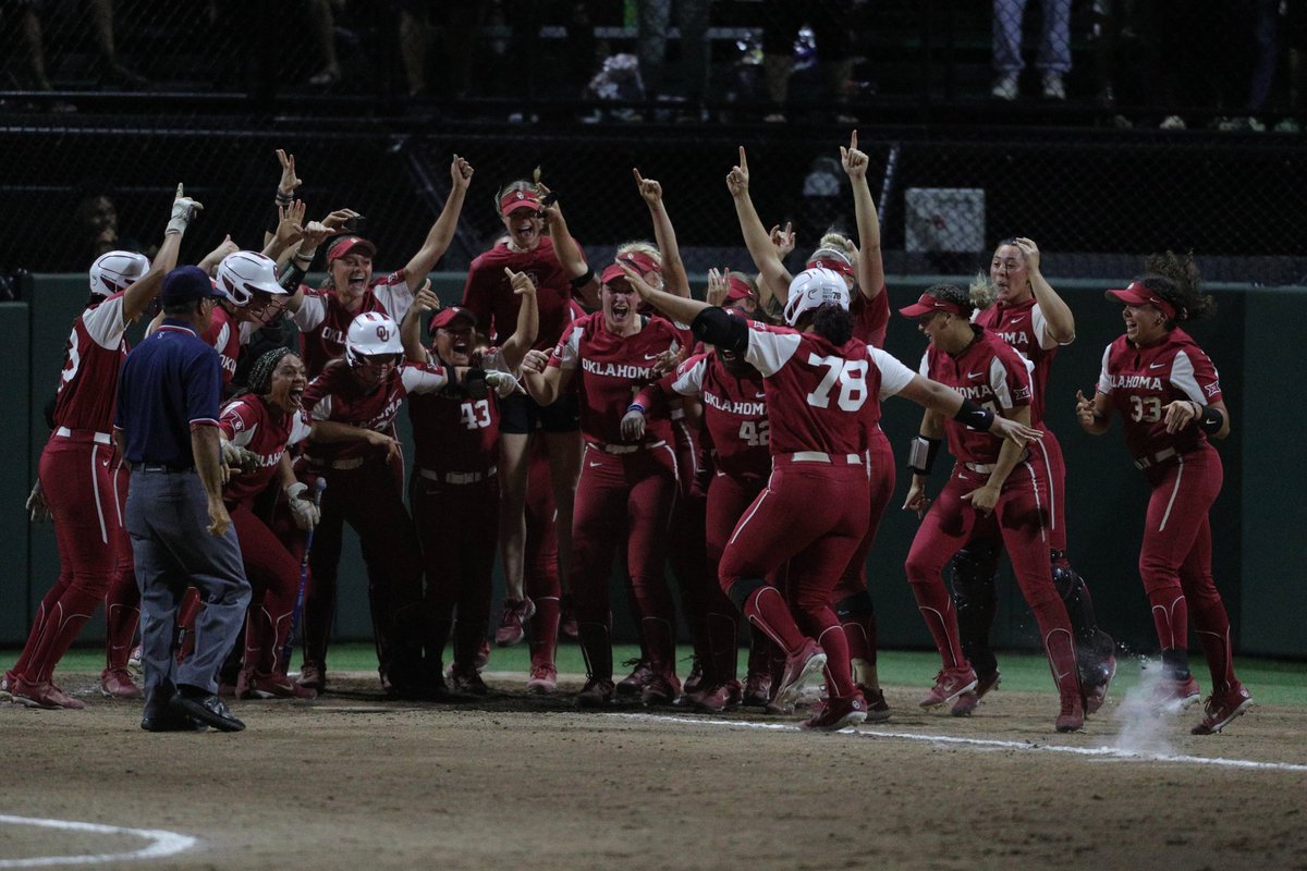 OU_Softball's tweet photo. 𝐇𝐢𝐬𝐭𝐨𝐫𝐢𝐜. https://t.co/UtIqydXdqG