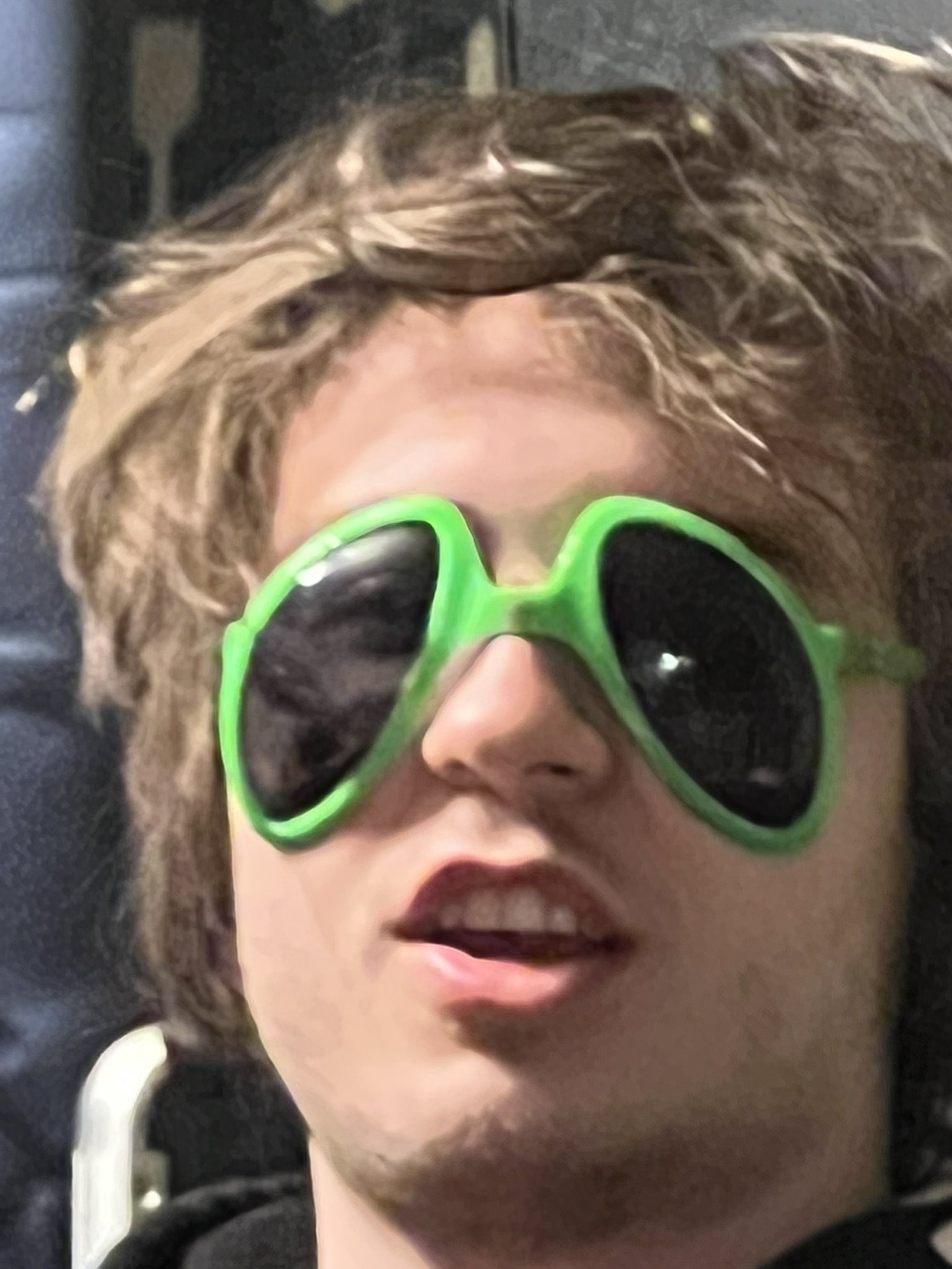 EddieVR on X: Juicy when he, I, when you are when me am VS Juicy when he I  when you am when me your mom t.cotw5F3zd4Oy  X