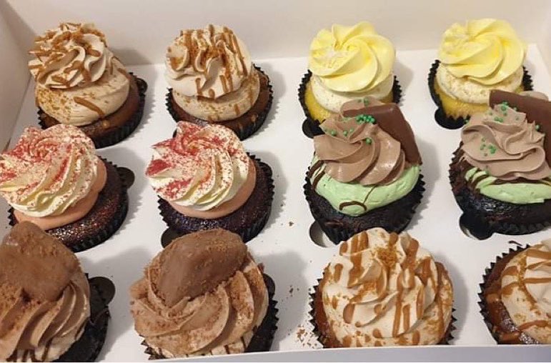 crows_rainbow's tweet photo. Tomorrow weโre hitting the Arkaba for a watch party of the Crows v St Kilda AFLW game. Come join us for a meal, and half time cupcakes from The Cupcake Lady. #weflyasone #rainbowcrows #gocrom https://t.co/EbWcUqQnMp