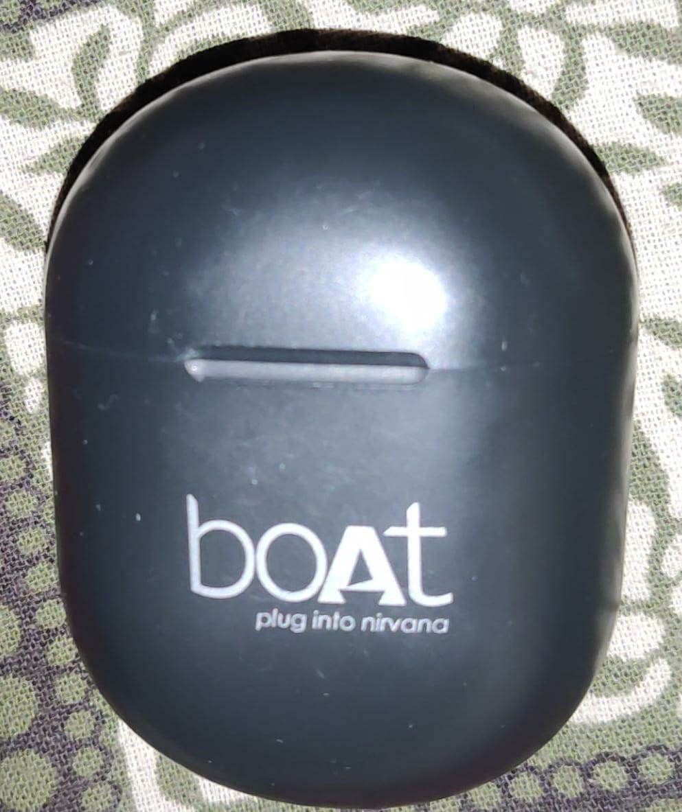 DebdeettaD's tweet photo. @amangupta0303 @RockWithboAt @Consumer2Court This was ordered by me from your official boat-lifestyle website dated 14th Feb,2022. After 21 days of usage I could see that the right side earbud is not taking charge. Tried every possible way from the manual.  2nd bad experience. https://t.co/wA6juvX5Rv