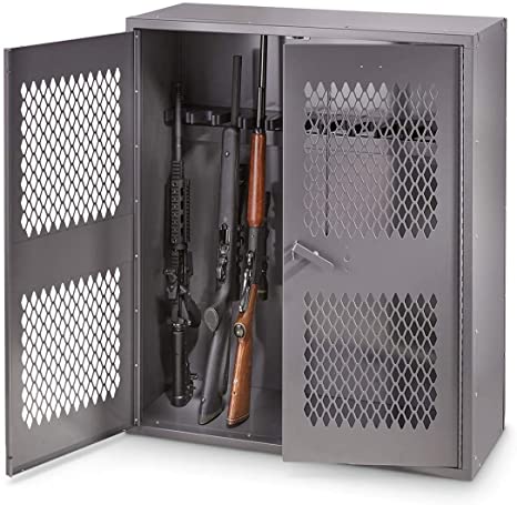BatecsClassics's tweet photo. El combustible de les guerres, les armes, prové del llatí #arma. Durant l’edat mitjana els cavallers solien guardar les armes en un moble que es conegué com a #armari (amb el temps també serviria per posar-hi vestits). https://t.co/SeSwY1Ggyc