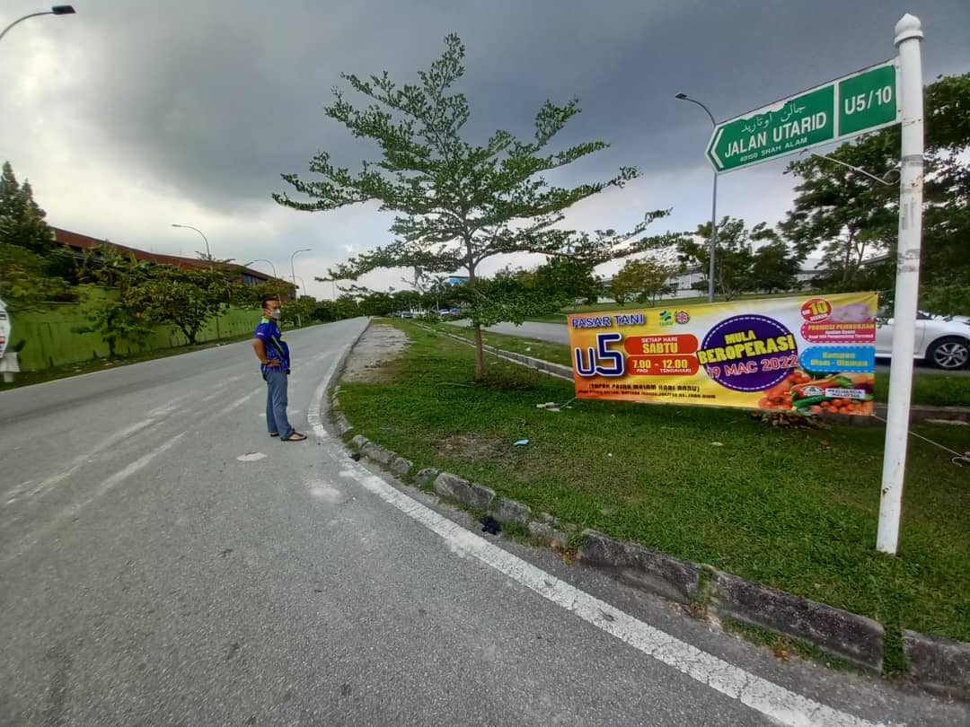 FAMA_DPetaling's tweet photo. Wowww.  Port baru la..Pasar Tani baru..kt mana ni..mai nak bagitau..

LOKASI: Jalan Utarid, U5/18A, Seksyen U5, Mutiara Subang, Shah Alam
HARI: Setiap Hari Sabtu
MASA:  7.00 pagi - 12 tengahari...

Apalagi jom serbuuuu..MULA BEROPERASI 19 MAC 2022 NI..

#PASARTANI 
#bantuPetani https://t.co/8RCR2F7DEl