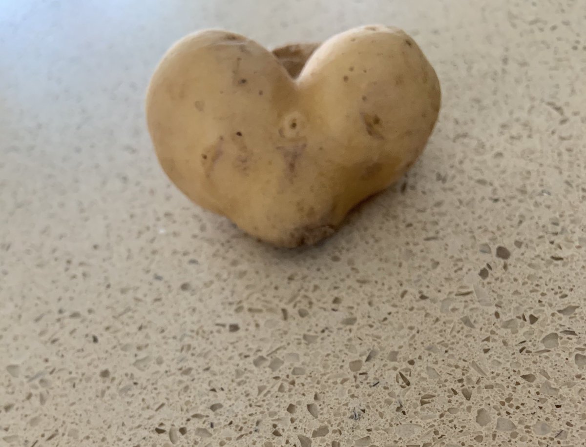 NurglKeser6's tweet image. Hımm..What I found inside a package of potatoes..How should I interpret it?🧐@AnastasiaSMihai #cardiologist #womenincardiology #selectiveperception