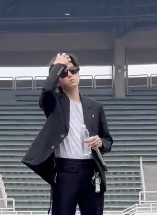 bt_iddie_s's tweet photo. MIN YOONGI a dangerous man 😭😭 I will sue Min Yoongi 😭
#ForeverADangerousMan #WillSueMinYoongi #WillFileAComplaintTodayToo https://t.co/5z0HW1SOLS