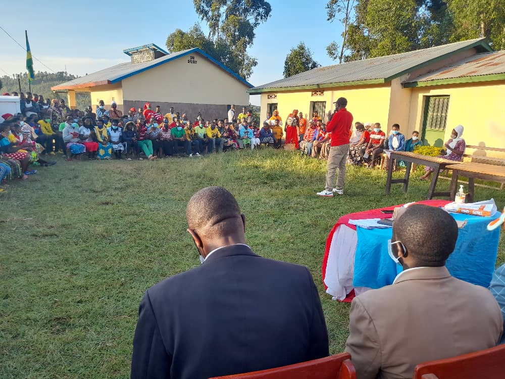 HeritierRW's tweet photo. Gicumbi: Urubyiruko rwo mu murenge @CyumbaS nyuma yo gusobanukirwa neza imigabo n'imigambi by'Umuryango @rpfinkotanyi  rwafashe umwanzuro wo gutera intambwe idasubira inyuma,Bose hamwe uko ari 181 biyemeje gufatanya n'Abandi hagamijwe gukomera kundangagaciro za RPF.
#HitamoNeza https://t.co/b3HAL0pfIJ