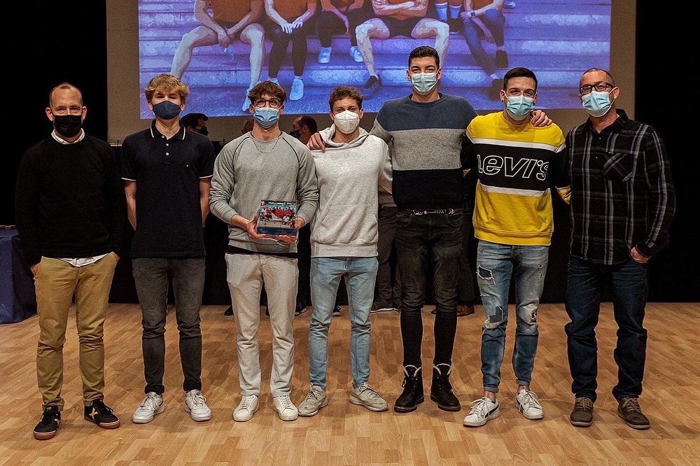 La noche pasada  del día 10  del presente mes se  hizo UN reconocimiento a nuestros deportistas y a los socios que cumplieron 25 y 50 años en el CN Terrassa. Muchas felicidades a todo el mundo. #terrassapower