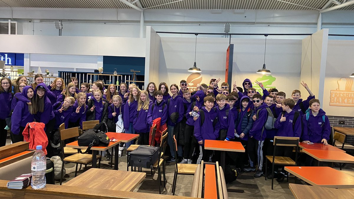 valleygardensnt's tweet image. Smooth transition through the airport ! Already been approached by several staff and members of the public about how great our kids are ❤️❤️