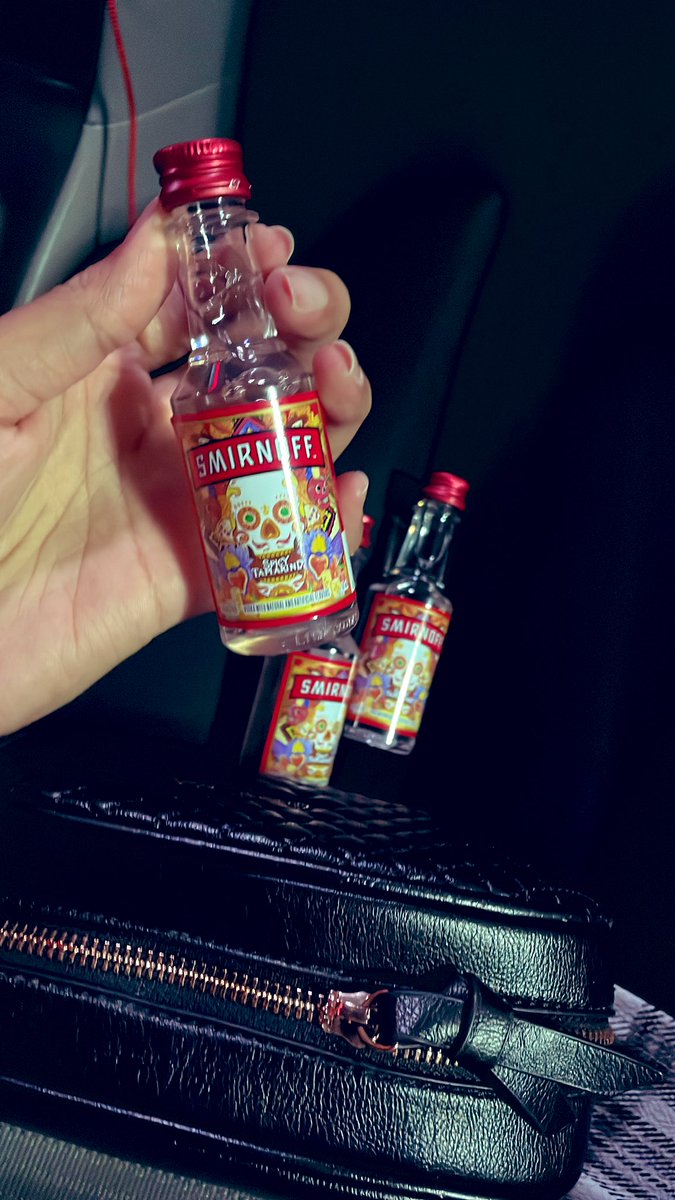 _saaraujoo's tweet photo. Me puse a pensar cuando fue la última vez que tomé y caí en cuenta que llevo más de un mes sin beber alcohol. Luego recordé este mini resbalón… https://t.co/lbpHBDGGJA