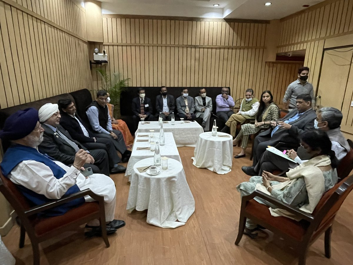 Backstage interaction at India Water Pitch-Pilot-Scale Startup Conclave with corporate decision makers, consultants, entrepreneurs &amp; luminaries of India’s vibrant start up ecosystem.
Held engaging discussion on how the available talent &amp; intent can be used for larger public good.