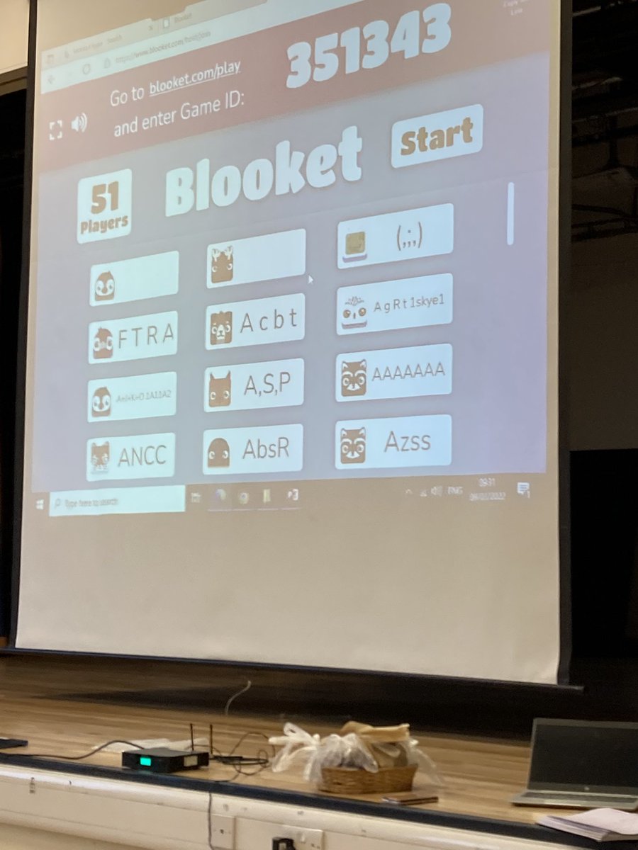 KnightswoodSec's tweet photo. Talking all things EMPOWERMENT at this weeks S1-3 assemblies #newvision. #newvalues #newcharter https://t.co/cE2vXq9mbY