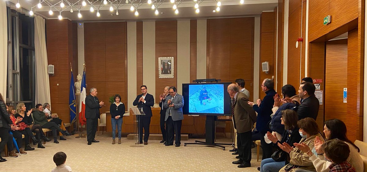 geoffroyboulard's tweet image. 🤝 Merci aux 170 bénévoles associatifs, salariés, élus et volontaires de #lheurecivique mobilisés cette année pour servir les 3800 repas solidaires de la saison hivernale à la @Mairie17 ! 
Avec @LoulouGauthey @AgToury @GuerrePhil @Pflogereau et le Pdt de #Class17 Grégoire Meteyer