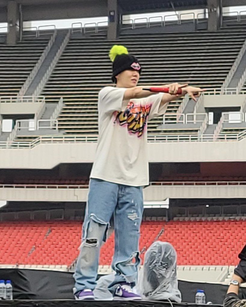 StannerHobi's tweet photo. #PTD_ON_STAGE 
#PTD_ON_STAGE_SEOUL_Day2 
#ptd_on_stage_seoul 
#BTSCONCERT 
#PTDLIVEVIEWING
#BTS 
#jhope
#BTSJHOPE https://t.co/C3RXBzi00D