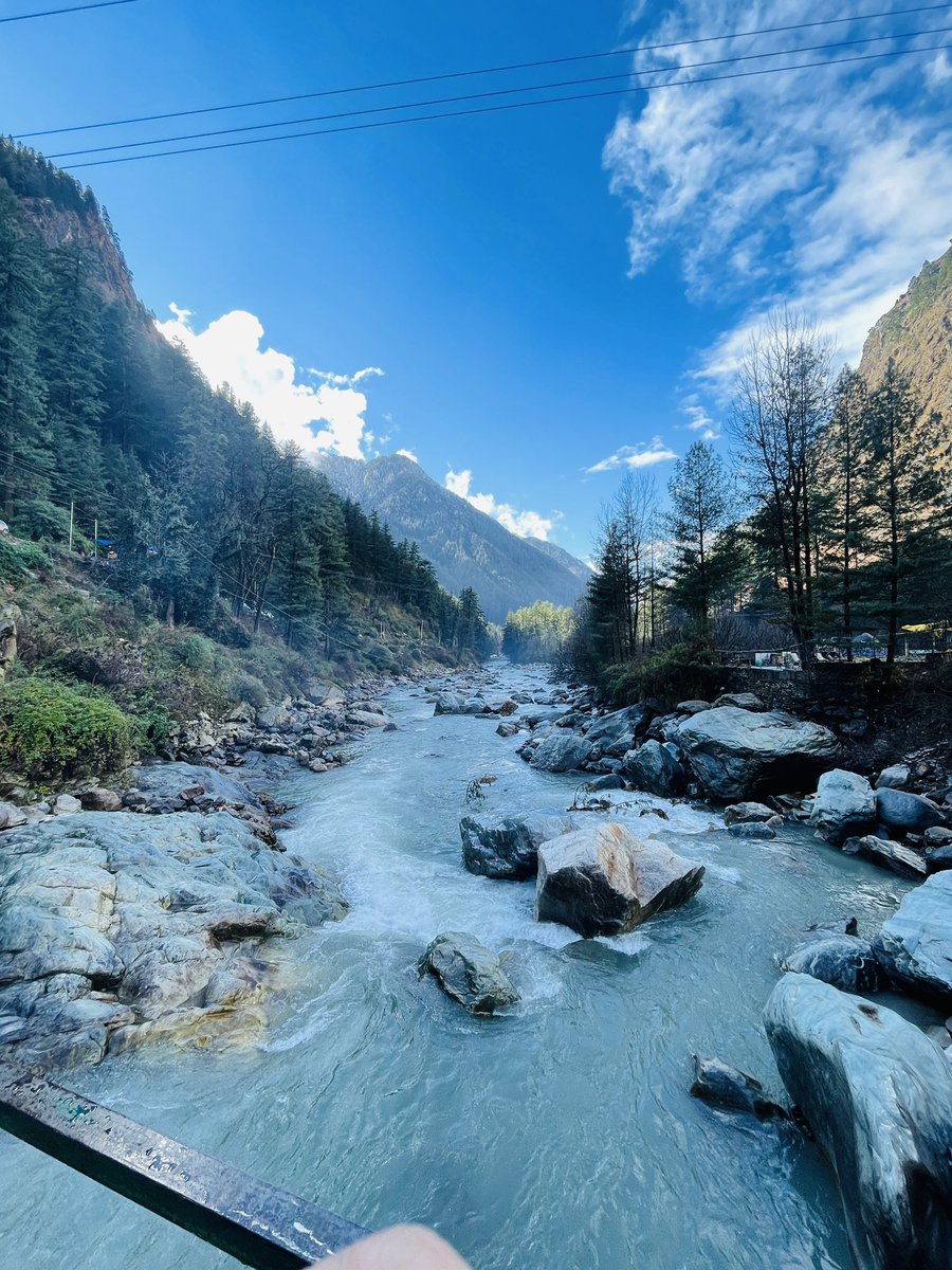 Alphayankey32's tweet photo. My heart is a traveller but my mind doesn’t know it yet.
#kasol #manali #mountainphotography #rivershot https://t.co/ko0zeXaG7A