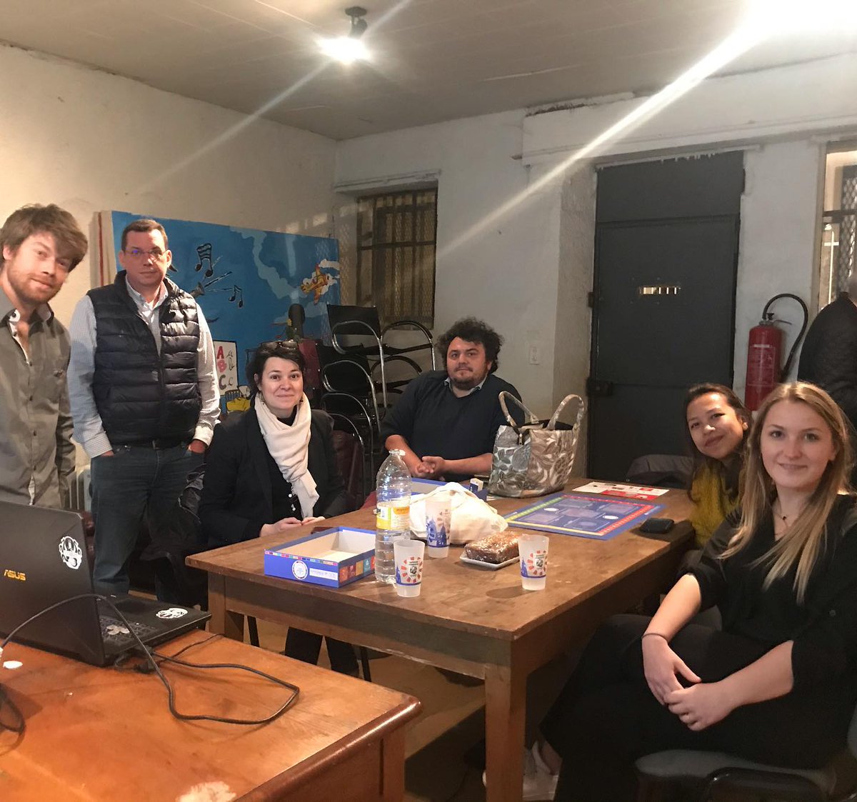 📍1ère AG de l'année 2022 pour la <a href="/JCE_VB/">JCEVB</a>, en mode hybride !
Merci à F.Parlier pour son indéfectible soutien, ainsi que celui de #Villefranche s/S. 😊
Une belle découverte que celui du Café des Sciences 🤓
Un grand merci aussi au Comité des 40 pour son précieux accompagnement 😇