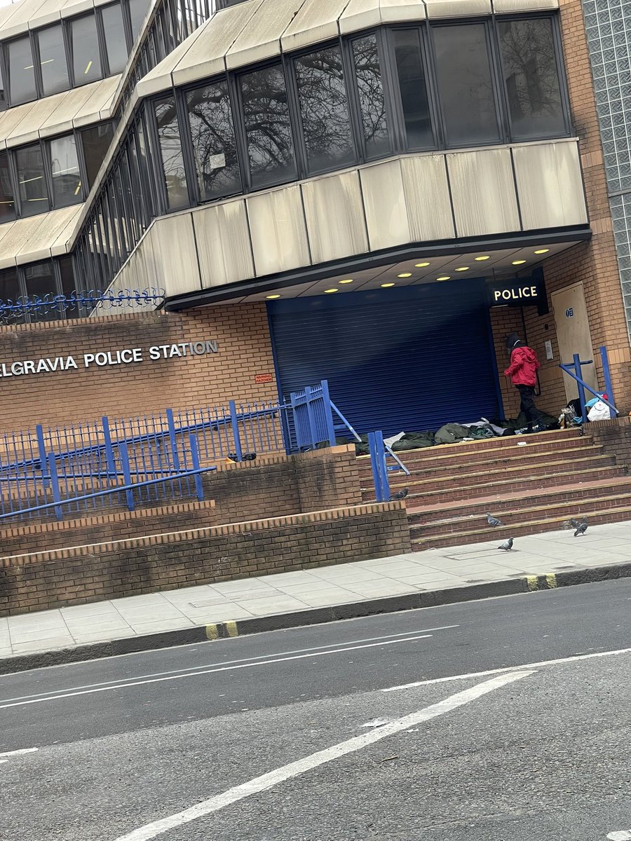 Not a good look is it……..welcome to London #lawlesslondon <a href="/metpoliceuk/">Metropolitan Police</a> <a href="/MPSWestminster/">Westminster Police | Central West BCU</a>