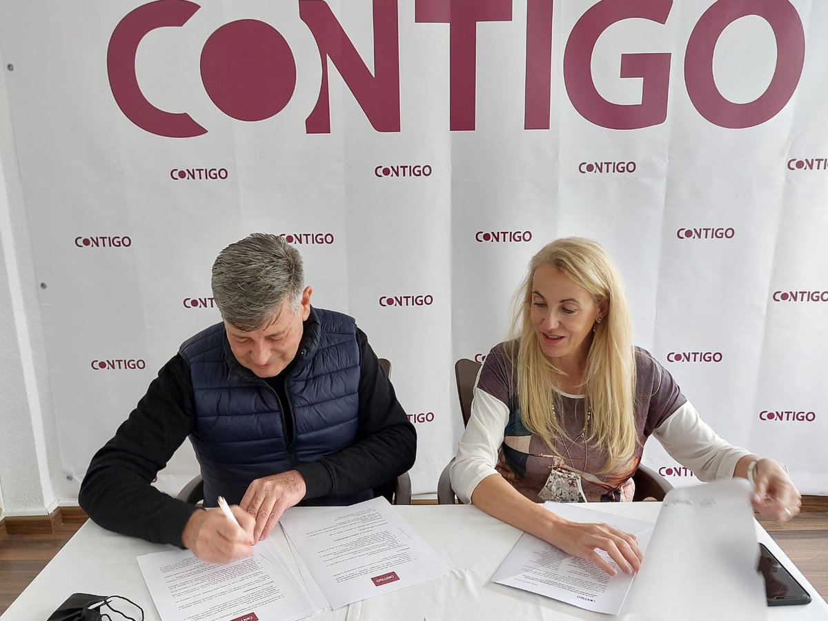 ContigoSD's tweet image. ✍️ Ayer nuestro Presidente Estatal, José Enrique @AguarVila y la Secretaria General, @yolandasj200, procedieron a la firma y presentación en el Ministerio de @interiorgob, de las actas de modificaciones de Estatutos y nombramientos de nuevos cargos de CONTIGO Somos Democracia.