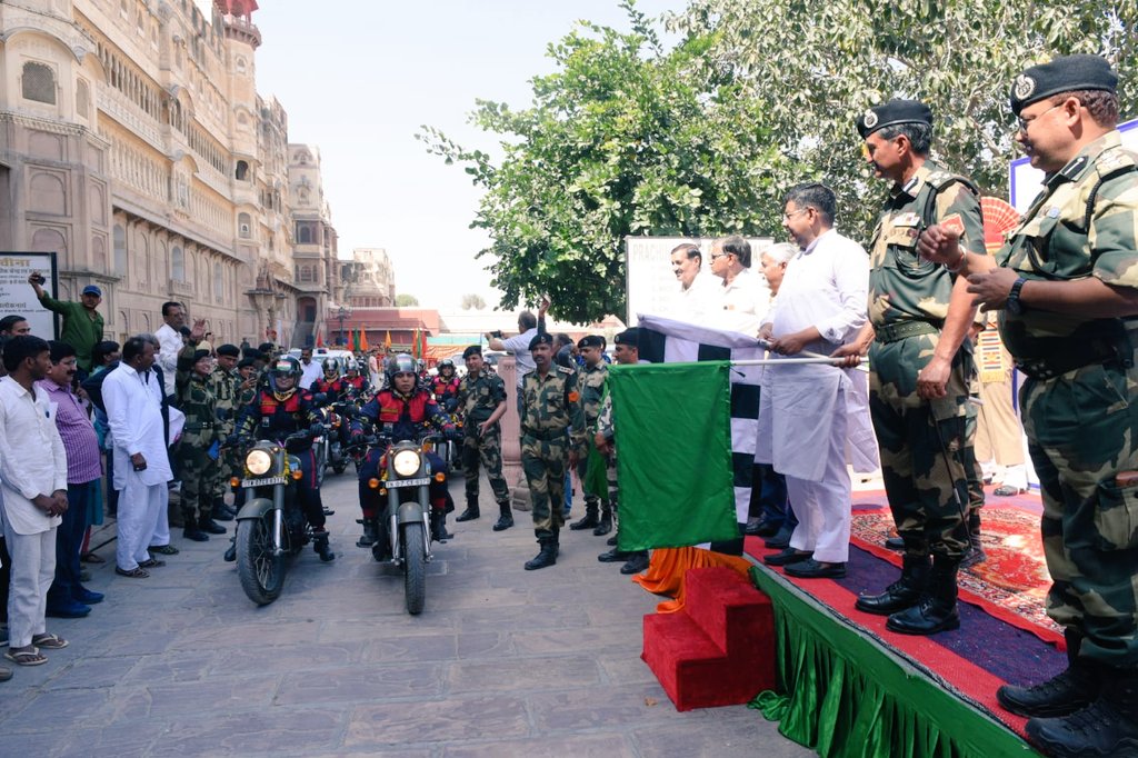 SeemaBhawaniBSF's tweet photo. #Day5
Victory - Glory - Honour
@SeemaBhawaniBSF #ShauryaExpedition Empowerment Ride 2022 flagged off today from Junagarh Fort by Sh @BSBhatiInc Hon'ble Minister of State for Power (IC), Govt of Rajasthan and DIG BSF Bikaner.
#SeemaBhawani
#WomenEmpowerment
#PureMotorcycling https://t.co/tjIImd1gLg