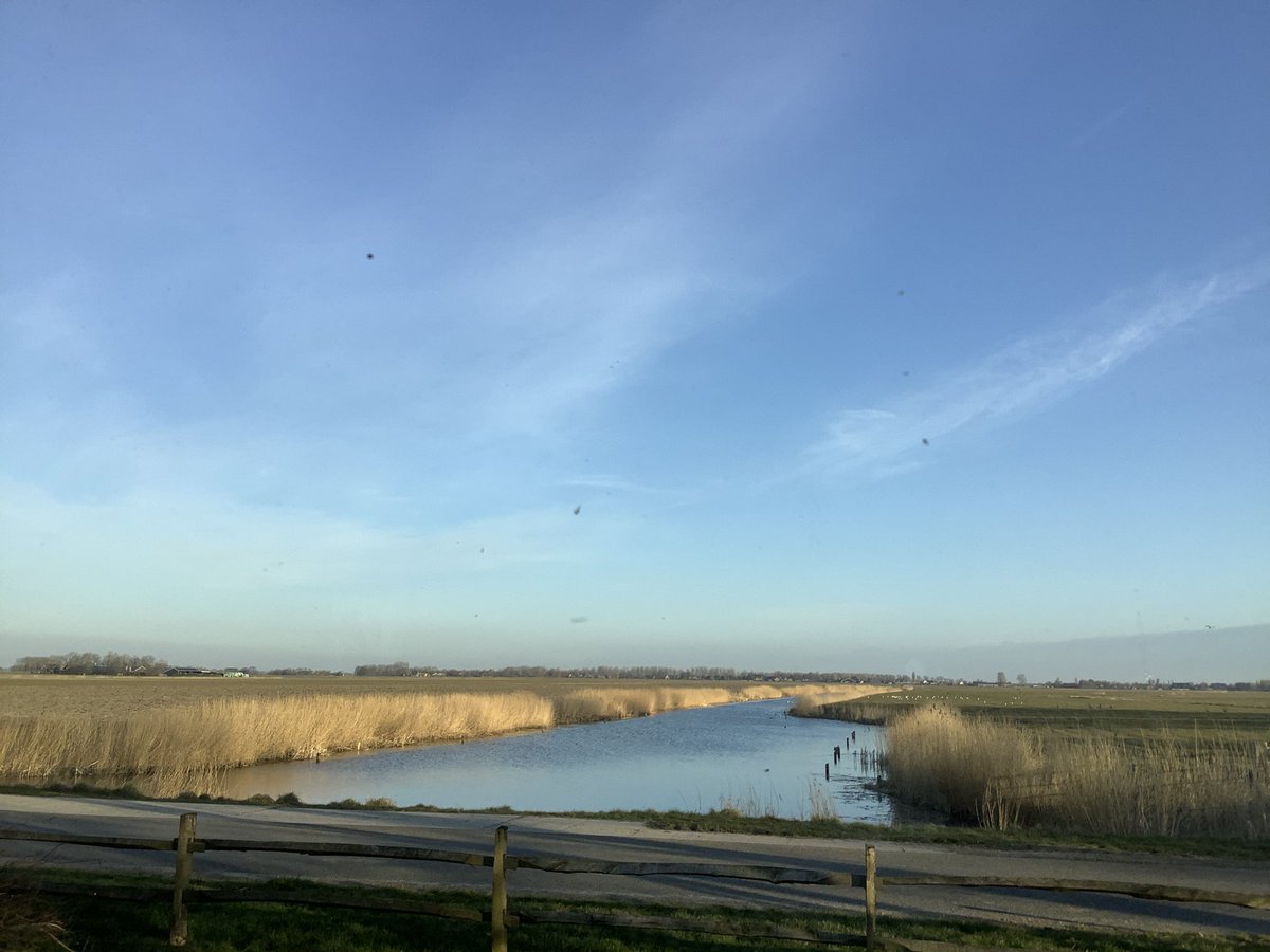 ytjepoppinga's tweet photo. Wakker worden aan de Blikvaart, wat wil een mens nog meer?
Morgen #winterfietselfstedentocht #wf11 wie meedoet, succes! https://t.co/Dr1lyZK8oa