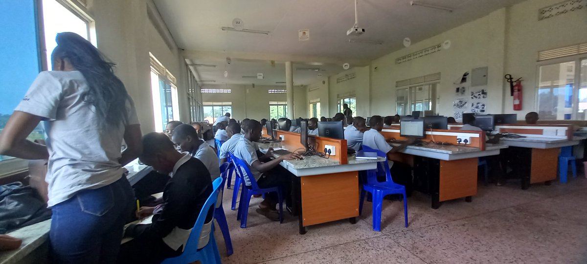 coding_mindset's tweet image. Location: Seeta High School Computer lab
Activity: Introduction to coding with @scratch and @microbit_edu 
Program: Code to Innovate 

We love the students&apos; excitement🥳🥳🥳