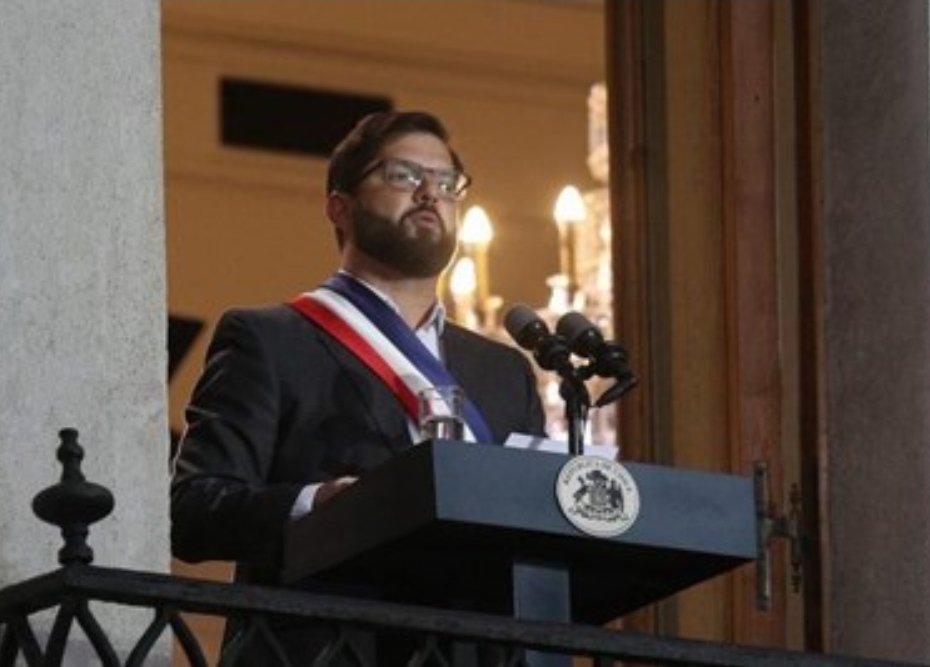 maryfran8's tweet photo. En qué momento @_ManuSanchez_ se ha convertido en presidente de Chile?? @Mrlopera__ https://t.co/kw9q9YqxEi