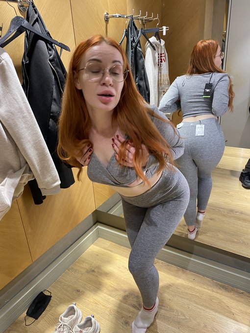 1 or 2? 🥰 https://t.co/b0Y1dhLTwz