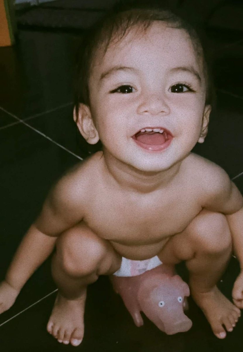 GelaiVale's tweet photo. Someone's overjoyed with his piggy. 🐷😂 https://t.co/LhSUz2pYom