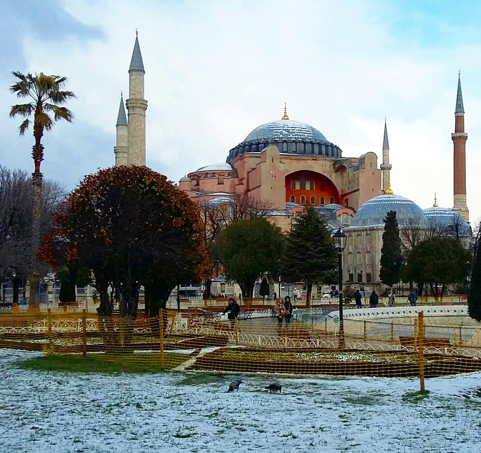 ElizabethEarl6's tweet photo. Hagia Sophia with a dusting of snow. Photo taken two days ago. #hagiasophia #history #snow #Byzantine https://t.co/Vgt6rGrIYM